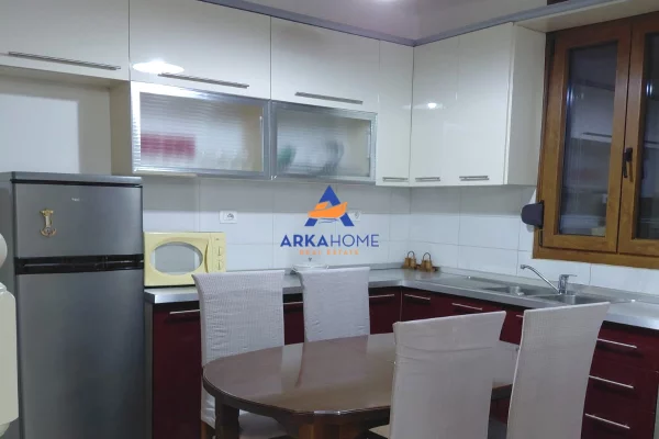 JEPET DUPLEX ME QERA 170M2 "RRUGA PASHO HYSA , ALI DEM" 1300 EURO