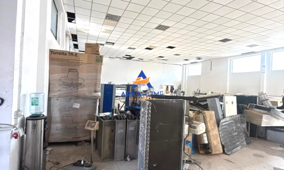 JEPET MAGAZINE ME QERA 500M2 "TE SPITALI AMERICAN 3" 250000 LEKE