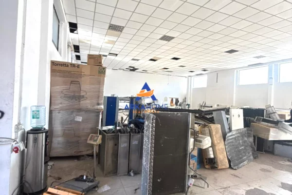 JEPET MAGAZINE ME QERA 500M2 "TE SPITALI AMERICAN 3" 250000 LEKE