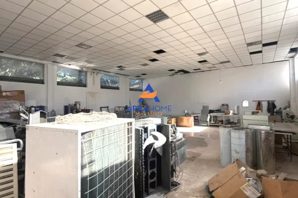 JEPET MAGAZINE ME QERA 500M2 "TE SPITALI AMERICAN 3" 250000 LEKE