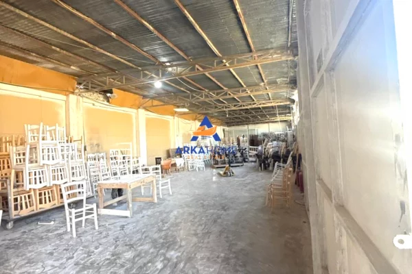 JEPET MAGAZINE ME QERA 400M2 "TE SPITALI AMERICAN 3" 200000 LEKE