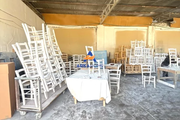 JEPET MAGAZINE ME QERA 400M2 "TE SPITALI AMERICAN 3" 200000 LEKE