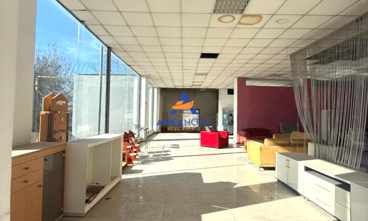 JEPET AMBIENT ME QERA 750M2 "TE SPITALI AMERICAN 3" 375000 LEKE