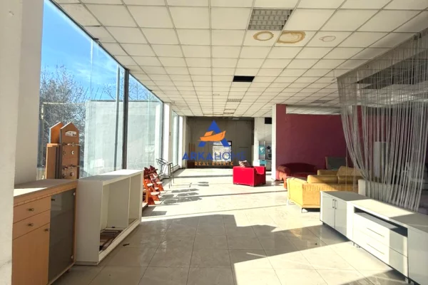 JEPET AMBIENT ME QERA 750M2 "TE SPITALI AMERICAN 3" 375000 LEKE