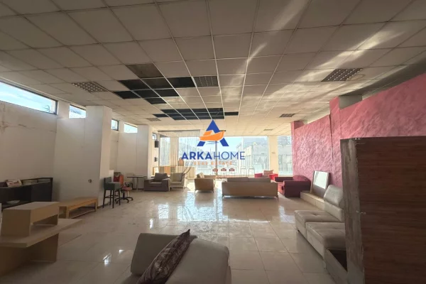 JEPET AMBIENT ME QERA 750M2 "TE SPITALI AMERICAN 3" 375000 LEKE