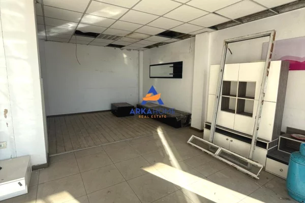 JEPET AMBIENT ME QERA 750M2 "TE SPITALI AMERICAN 3" 375000 LEKE