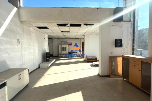 JEPET AMBIENT ME QERA 750M2 "TE SPITALI AMERICAN 3" 375000 LEKE