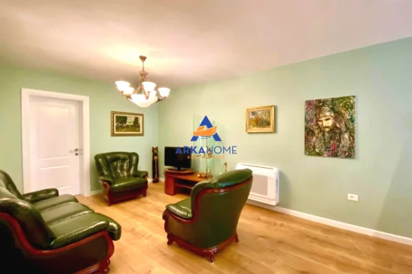 JEPET APARTMENT ME QERA 2+1+BALLKON "VENDODHJA RRUGA NAIM FRASHESI , AFER QENDRES" 800 EURO