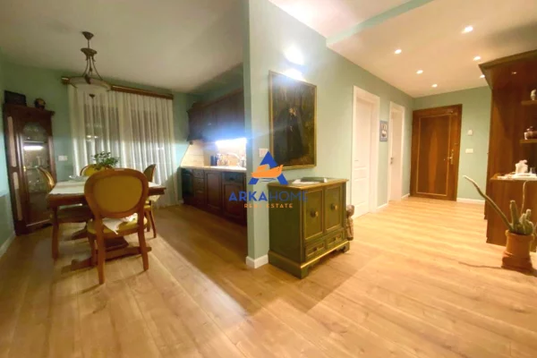 Appartamento in affitto a Tirana 2+1, Arredato