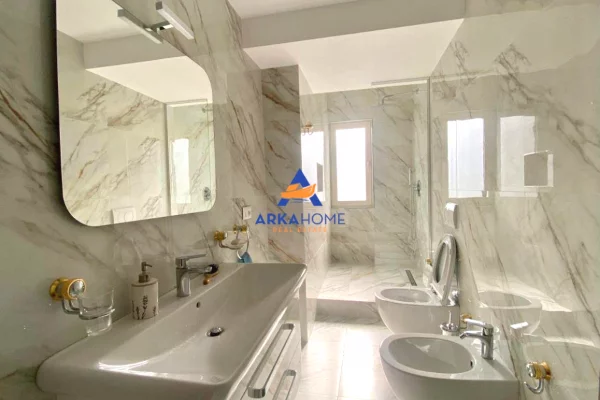 Appartamento in affitto a Tirana 2+1, Arredato