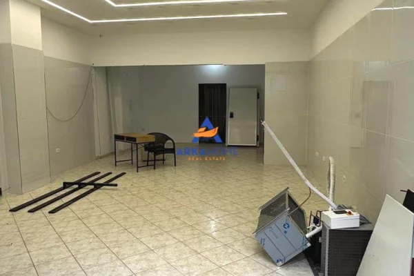 JEPET AMBIENT ME QERA 70M2 "PRANE PALLATEVE CABEJ AMERIKAN 3" 60000 LEKE