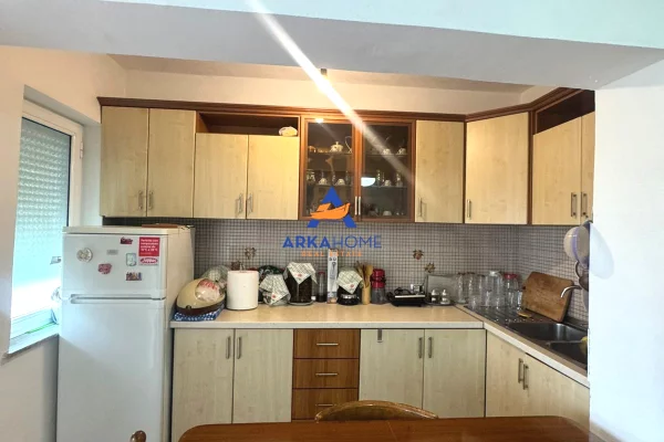 Appartamento in vendita a Tirana 2+1, Arredato