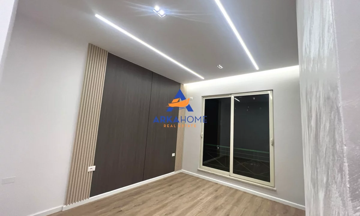 Appartamento in vendita a Tirana 2+1, SemiArredato