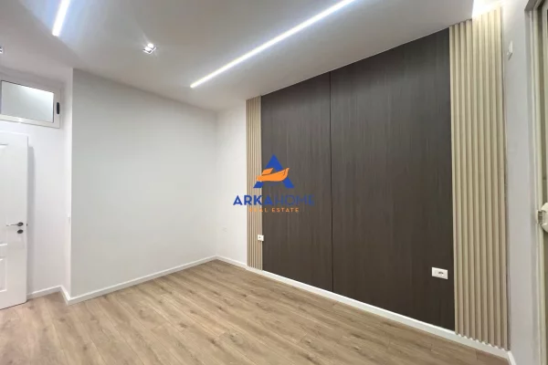 Appartamento in vendita a Tirana 2+1, SemiArredato