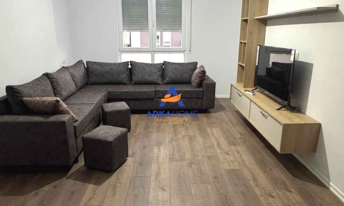 Appartamento in affitto a Tirana 2+1, Arredato