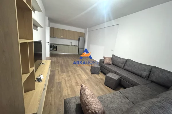 Appartamento in affitto a Tirana 2+1, Arredato