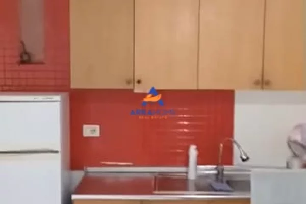 JEPET APARTAMENT ME QERA "1+1+BALLKON" 40000 LEKE