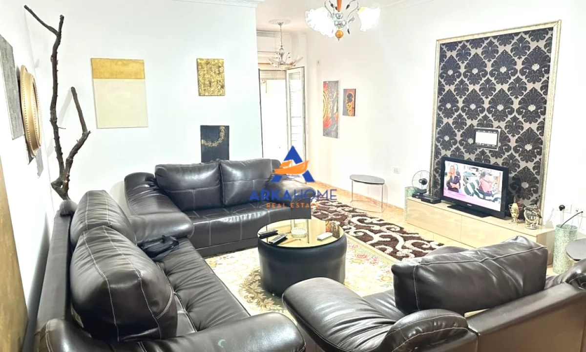 Appartamento in affitto a Tirana 2+1, Arredato