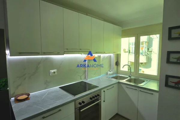 Appartamento in affitto a Tirana 1+1, Arredato