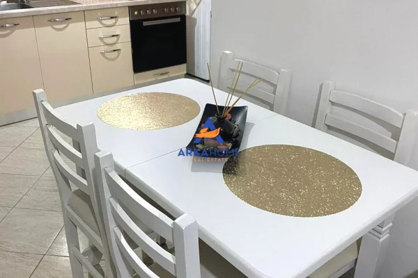 Appartamento in vendita a Tirana 2+1, Arredato