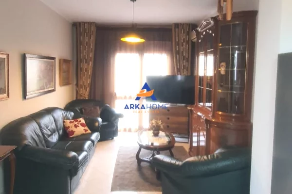 Appartamento in affitto a Tirana 2+1, Arredato