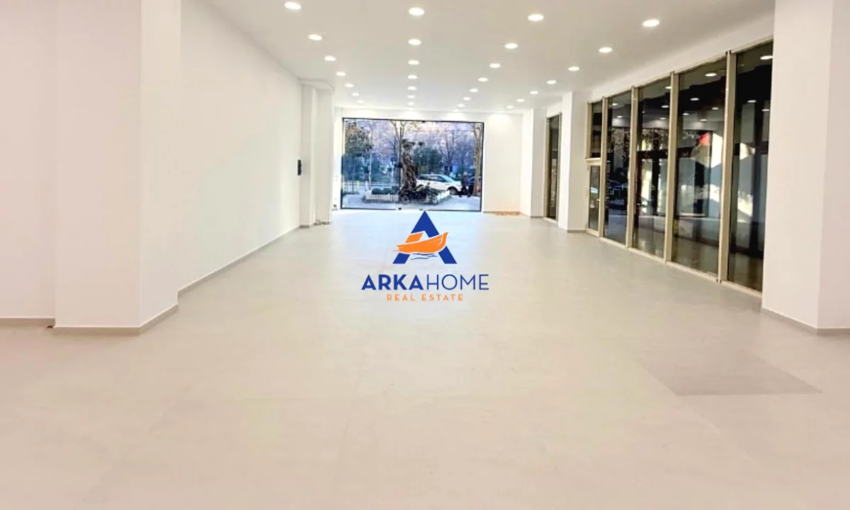 JEPET ME QERA AMBIENT KOMERCIAL 166M2 "KOMPLEKSI DELIJORGJI" 4200 EURO