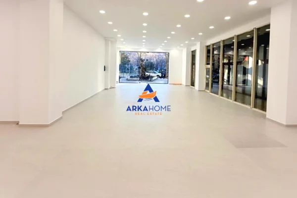 JEPET ME QERA AMBIENT KOMERCIAL 166M2 "KOMPLEKSI DELIJORGJI" 4200 EURO
