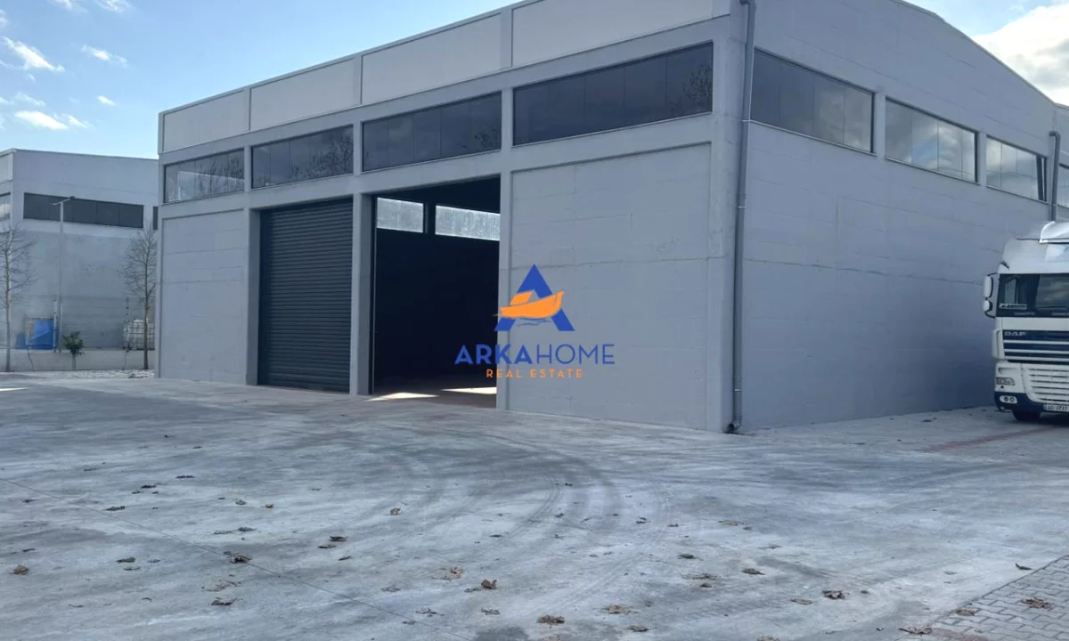 JEPET ME QERA KAPANON 2200M2 "RINAS" 3200 EURO