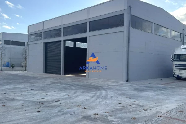 JEPET ME QERA KAPANON 2200M2 "RINAS" 3200 EURO