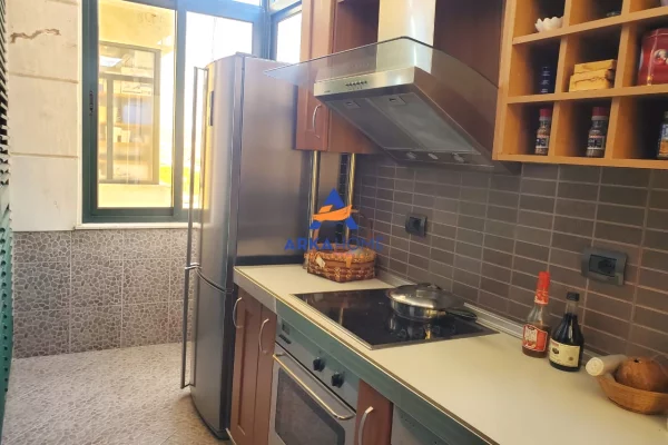 Shtepi me qera Apartament ne Tirane, 3+1, Mobilimi E mobiluar, Pagesa 1,200  Euro.