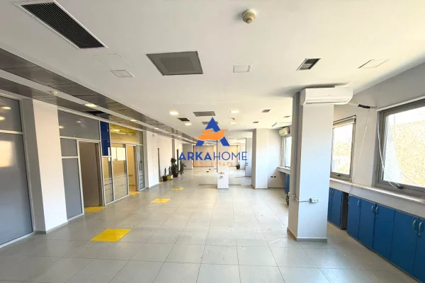 SHITET AMBJENT BIZNESI 915M2 "TEK RRUGA E KAVAJES" 2.244.200 EURO