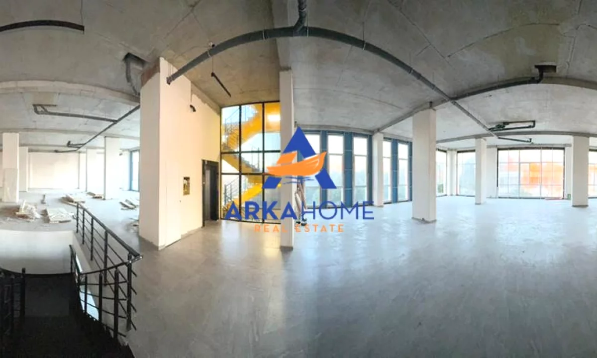 JEPET AMBIENT BIZNESI ME QERA 550M2 "BULEVARDI I RI" 4000 EURO