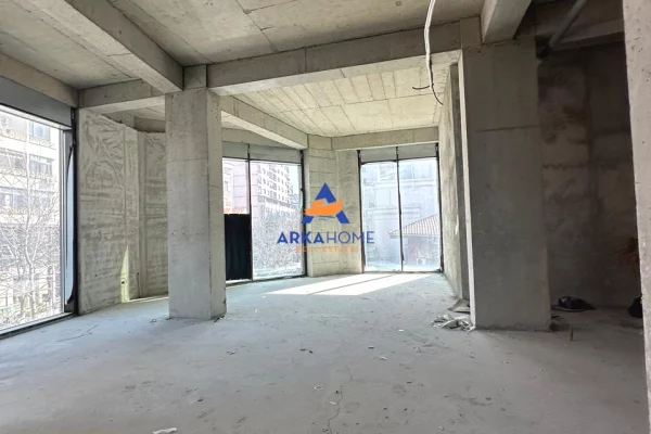 Ambient biznesi me qera 1+1 ne Tirane - 2,395 Euro