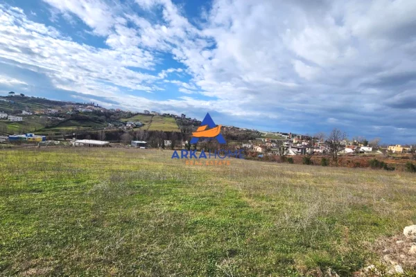 Truall ose Toke ne Tirane - 760,000 Euro