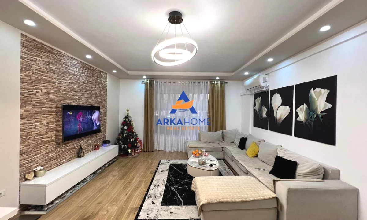 Appartamento in vendita a Tirana 2+1, Arredato