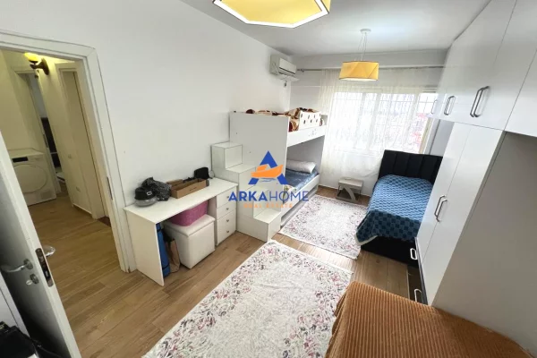 Appartamento in vendita a Tirana 2+1, Arredato