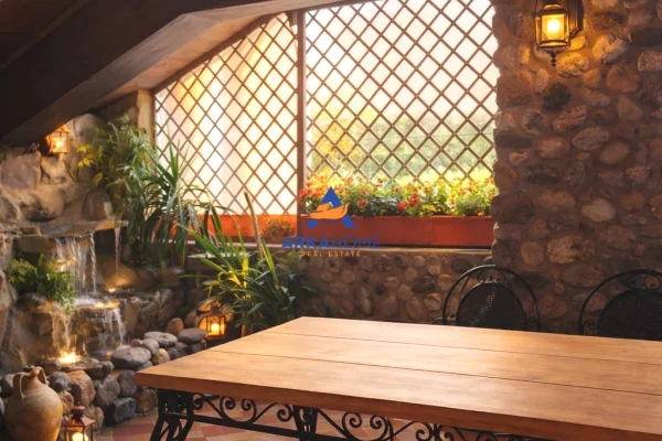 Shtepi ne shitje Vila Luksoze ne Tirane, 3+1, Mobilimi E mobiluar, Pagesa 1,300,000  Euro.