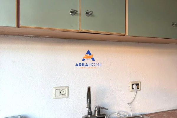 Shtepi me qera Shtepi Private ne Tirane, 1+1, Mobilimi E mobiluar, Pagesa 417  Euro.