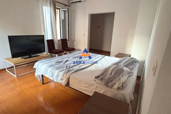 Shtepi me qera Shtepi Private ne Tirane, 1+1, Mobilimi E mobiluar, Pagesa 417  Euro.