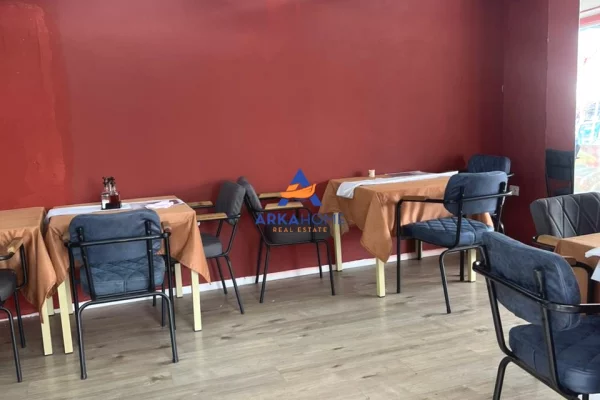 JEPET AMBJENT ME QIRA 120 M2 " RRUGA FERIT XHAJKO " 2500 EURO