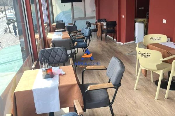 JEPET AMBJENT ME QIRA 120 M2 " RRUGA FERIT XHAJKO " 2500 EURO