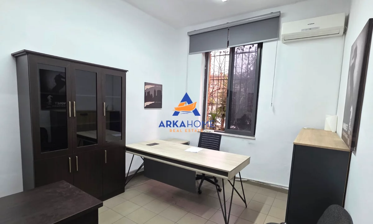 JEPET ZYRE ME QERA 24M2 " BULEVARDI BAJRAM CURR " 50.000 LEKE