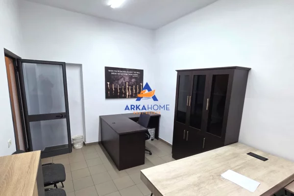 JEPET ZYRE ME QERA 24M2 " BULEVARDI BAJRAM CURR " 50.000 LEKE