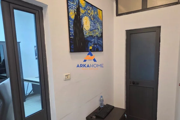 JEPET ZYRE ME QERA 24M2 " BULEVARDI BAJRAM CURR " 50.000 LEKE