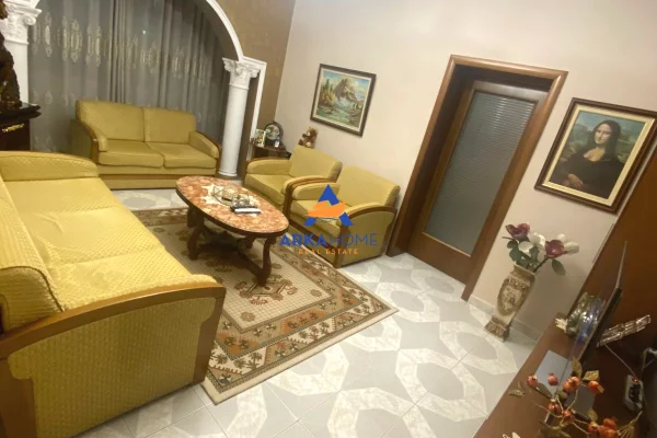 Shtepi ne shitje Apartament ne Tirane, 3+1, Mobilimi E mobiluar, Pagesa 229,644  Euro.