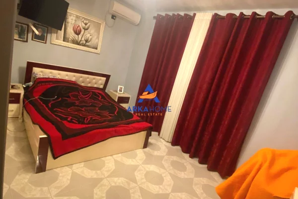 Shtepi ne shitje Apartament ne Tirane, 3+1, Mobilimi E mobiluar, Pagesa 229,644  Euro.