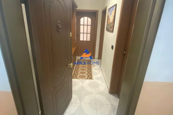 Shtepi ne shitje Apartament ne Tirane, 3+1, Mobilimi E mobiluar, Pagesa 229,644  Euro.