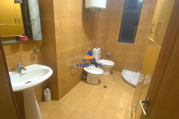 Shtepi ne shitje Apartament ne Tirane, 3+1, Mobilimi E mobiluar, Pagesa 229,644  Euro.