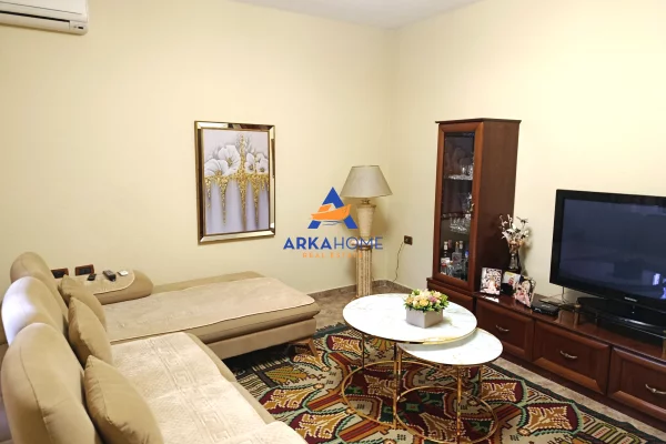 Shtepi me qera 4+1 ne Tirane - 2,200 Euro