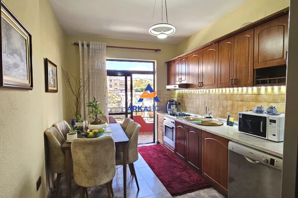 Shtepi me qera Shtepi Private ne Tirane, 4+1, Mobilimi E mobiluar, Pagesa 2,200  Euro.